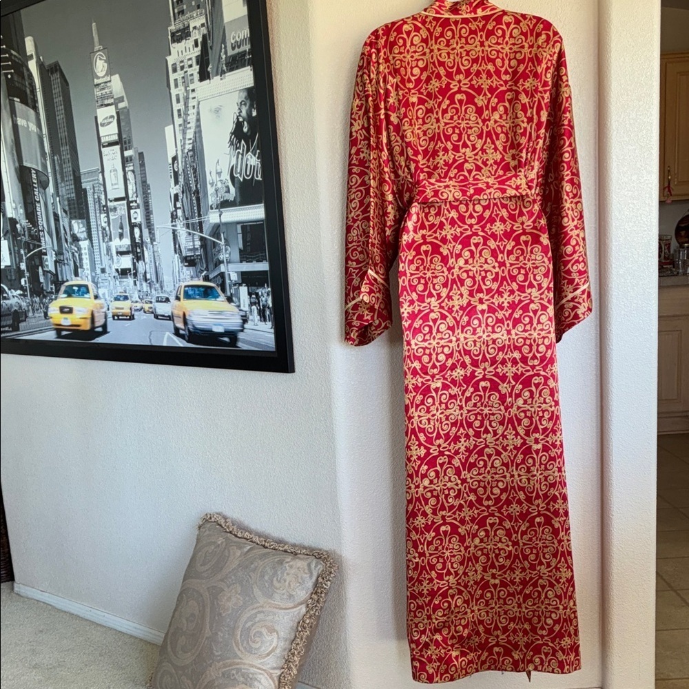 Natori Private Luxuries Robe Women L, Red/Gold Satin Robe Belt, Gold Piping. EUC - Picture 4 of 15